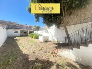 Mas à Centre. Casa pueblo muy centrica con jardín