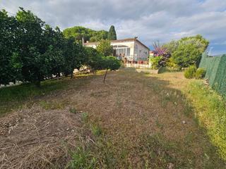 Casa a Mont-ras. Encantador chalet en montras con amplio jardn y nave anexa