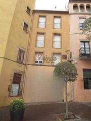 Edifici a Centre. Edifici de 332m per reformar al centre de palafrugell