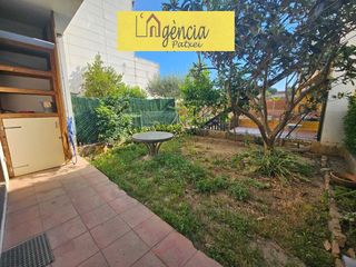 Casa adossada a Piverd-Vila-Seca-Bruguerol. Casa adossada 180m amb jardí privat i garatge a la zona del pi v