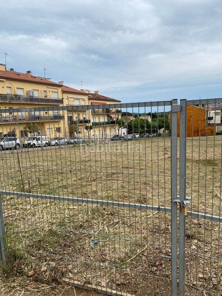 Foto 703a63e0-8b30-41e3-a334-0f0a889d7ff1. Solar industrial en carrer del montsià 2 solar residencial edificable de 5.621m2 en Palafrugell