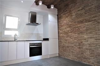 Piso  Carrer de sant mart. Piso reformado con inquilino a trmino