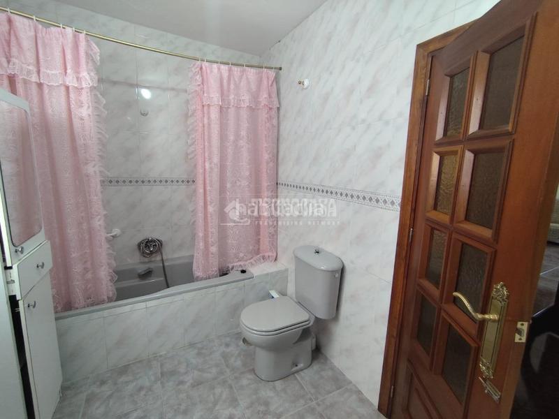 Foto 335388f7-6352-431c-b4bf-e69936a58d68. Casa pareada casa en venta en Valdepeñas de Jaén