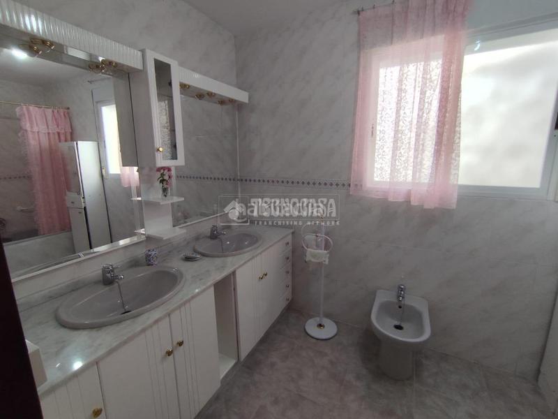 Foto 8a1284d1-7ca0-4b09-b8f9-d9f2c0cbe8cd. Casa pareada casa en venta en Valdepeñas de Jaén