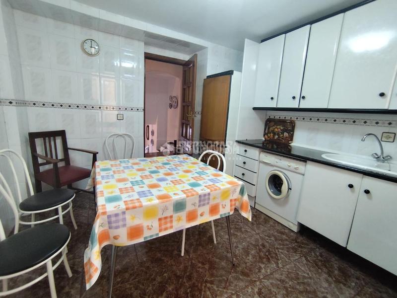 Foto cf7bf5f4-a7fc-4a6f-aaf4-f77ff0e61e6f. Casa pareada casa en venta en Valdepeñas de Jaén