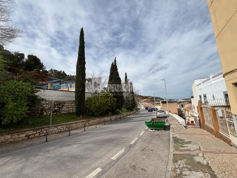 Foto bd105c3d-c6bc-4c29-b3ac-38a6e99d6de9. Casa bifamiliare in Ctra. Circunvalación - La Magdalena Jaén