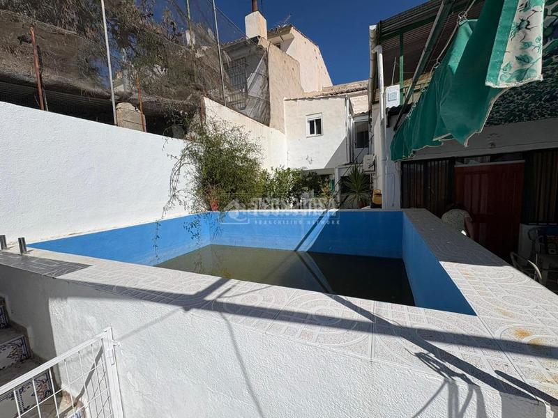 Foto c4799a02-35ed-4b55-ae5e-55034c1f9544. Casa bifamiliare con piscina in Pegalajar