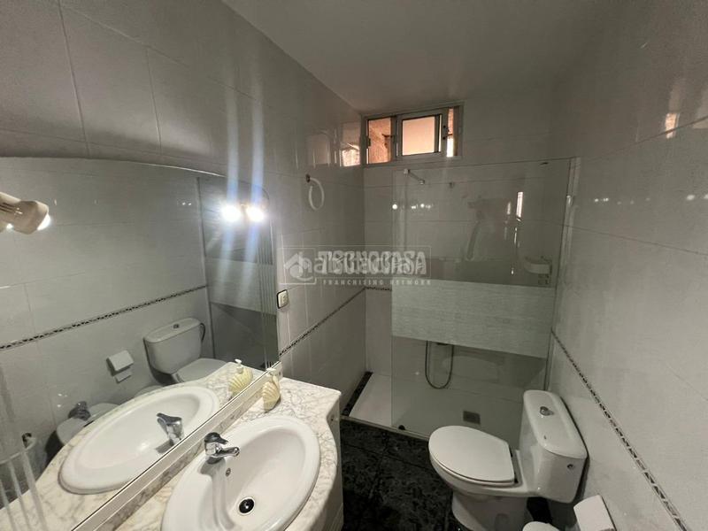 Foto d8f7f324-6686-45b1-b4b0-4e4ee1d2190e. Casa pareada casa en venta en Ctra. Circunvalación - La Magdalena Jaén