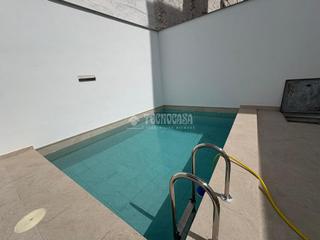 Maison jumelée à Torre del Campo. Casa en venta en torre del campo
