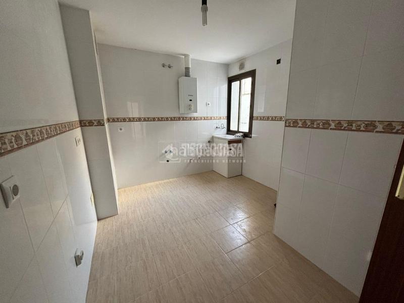 Foto 5fe9b8ff-efea-4792-bf70-e7d43ab2277c. Flat with parking in Ctra. Circunvalación - La Magdalena Jaén