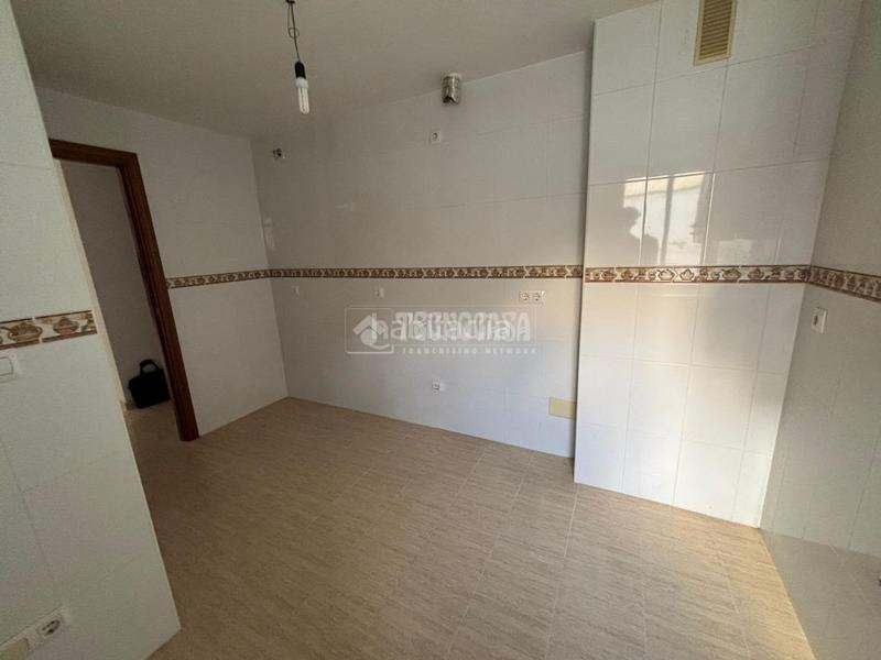 Foto 62a7afb2-6e63-41a0-a317-0bd083adf07f. Flat with parking in Ctra. Circunvalación - La Magdalena Jaén