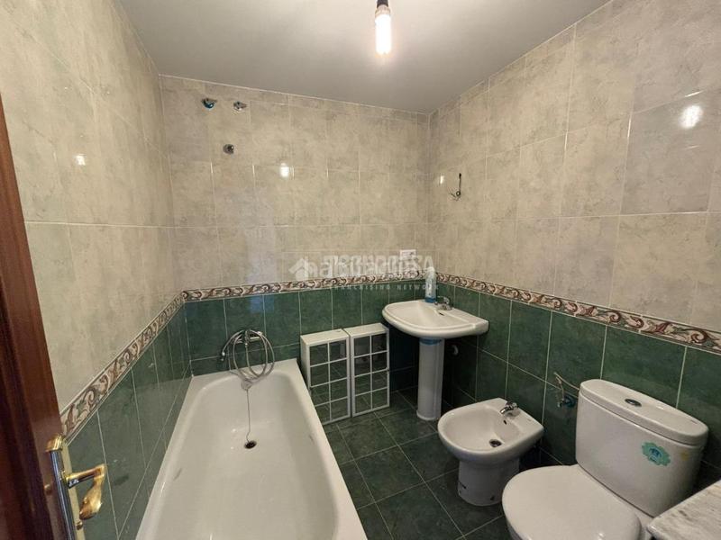 Foto eb979a7e-67b2-43af-ad3e-d209640cfab5. Flat with parking in Ctra. Circunvalación - La Magdalena Jaén