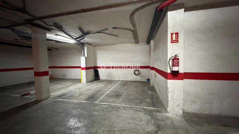 Foto 19222f6b-de35-4c6c-98a3-2c9774013db0. Parking voiture dans Santa Isabel Jaén