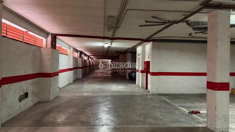 Foto 5cadd7e3-ea57-46b3-870b-f20d2aea36b8. Parking voiture dans Santa Isabel Jaén