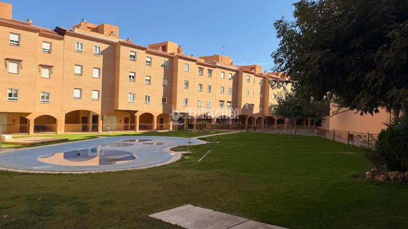 Foto b0fd2f4c-5877-4cb3-a82b-0b347c708b93. Parking voiture dans Santa Isabel Jaén