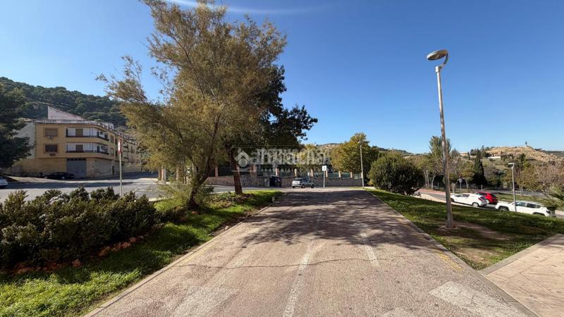 Foto b40f4921-bfdc-4c21-8cec-12d8759da9e8. Parking voiture dans Santa Isabel Jaén