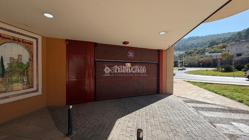 Foto de066295-8b13-4db0-ba14-d3b22b7bfb73. Parking voiture dans Santa Isabel Jaén