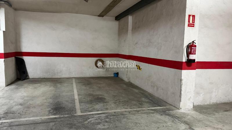 Foto ea15c252-a09d-4051-b8be-7130bb67b263. Parking voiture dans Santa Isabel Jaén