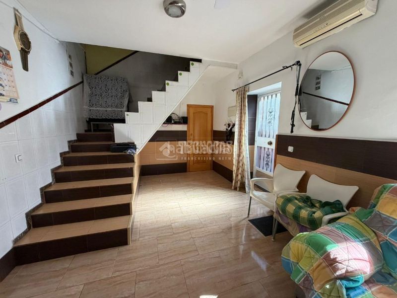 Foto 0710affe-e873-46e0-8415-a788f512264d. Casa aparellada a Santa Isabel Jaén
