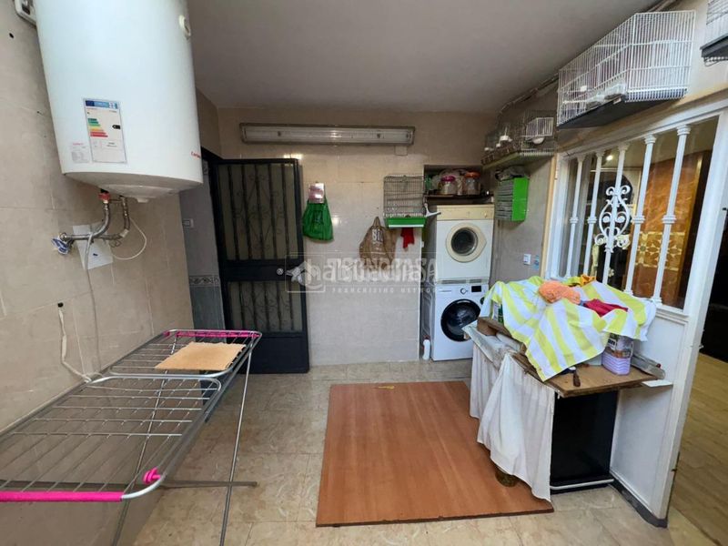 Foto 0bd242a9-dd6d-45b8-a2b1-71b988637412. Casa aparellada a Santa Isabel Jaén