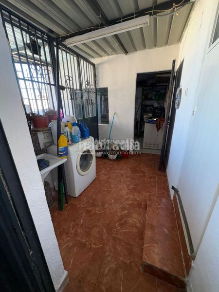 Foto 1c7a6f89-842a-4c8d-947c-366c729a9ce9. Casa aparellada a Santa Isabel Jaén