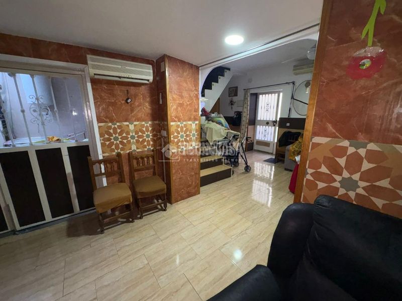 Foto af82e119-6da8-45ff-a58e-957f5a523feb. Casa aparellada a Santa Isabel Jaén