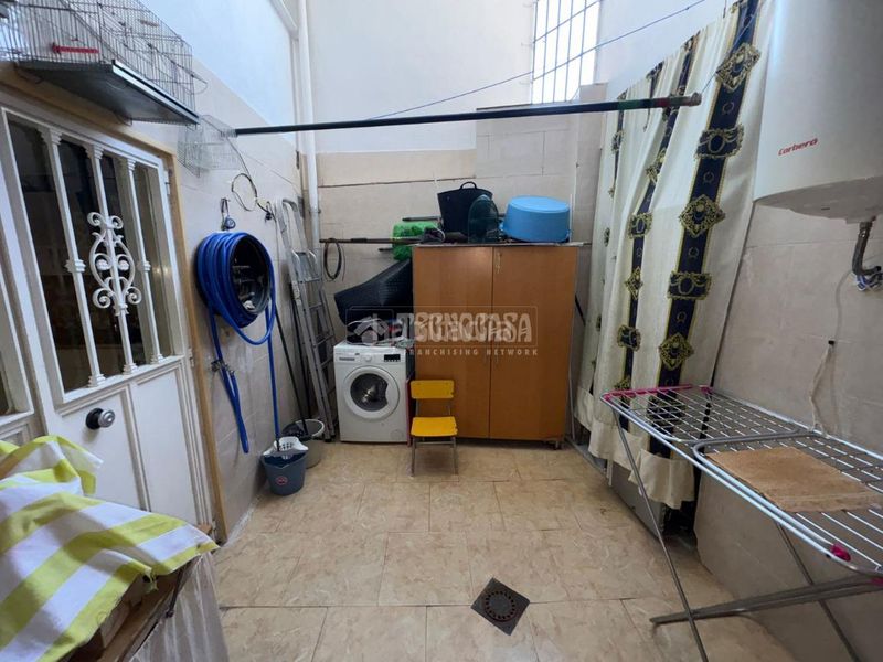 Foto b756eac2-f464-42c6-a8dc-7708d5d970b8. Casa aparellada a Santa Isabel Jaén