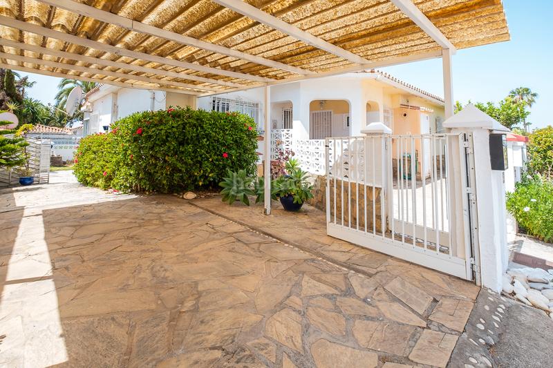 Foto a68b0768-8650-41f2-8e97-29c18b11e5d9. Chalet casa pareada en venta costa 2 dormitorios playa en Torrox