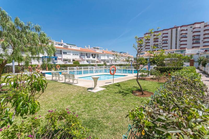 Foto f29c2f74-fd46-4483-8a41-90b1cead2b0a. Dúplex duplex en venta costa con 2 dormitorios y piscina vistas al mar en Torrox