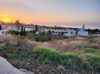 Terreny residencial a Calle oslo 12. Parcela en venta nerja con 418 m2 para chalet con piscina