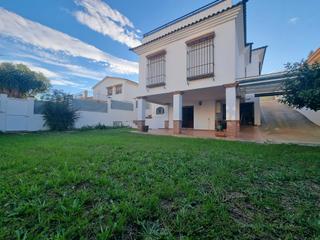 Xalet a Calle córdoba 4. Chalet en venta caleta de velez ( trayamar) con 3 dormitorios y