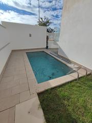 Rent Chalet in Calle oslo 12. Chalet de alquiler en nerja con 3 dormitorios, garaje y piscina
