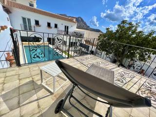 Chalet à Calle padre arnaiz 1. Chalet en venta alfarnatejo con 6 dormitorios y piscina
