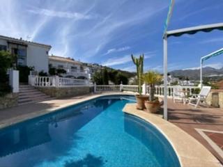 Xalet a Punta lara 33. Chalet en venta nerja con 5 dormitorios y piscina