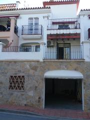 Xalet a Calle lucena 12a. Chalet adosado en venta nerja playa de burriana con 3 dormitorio