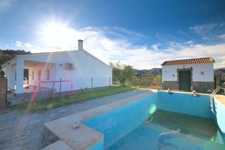 Casa  Avenida de málaga 6. Casa en venta comares con 3 dormitorios y piscina