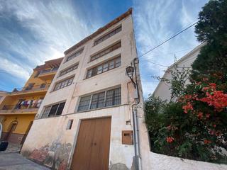 Edificio en Calle las flores 2. Edificio en venta benamocarra 550 m2