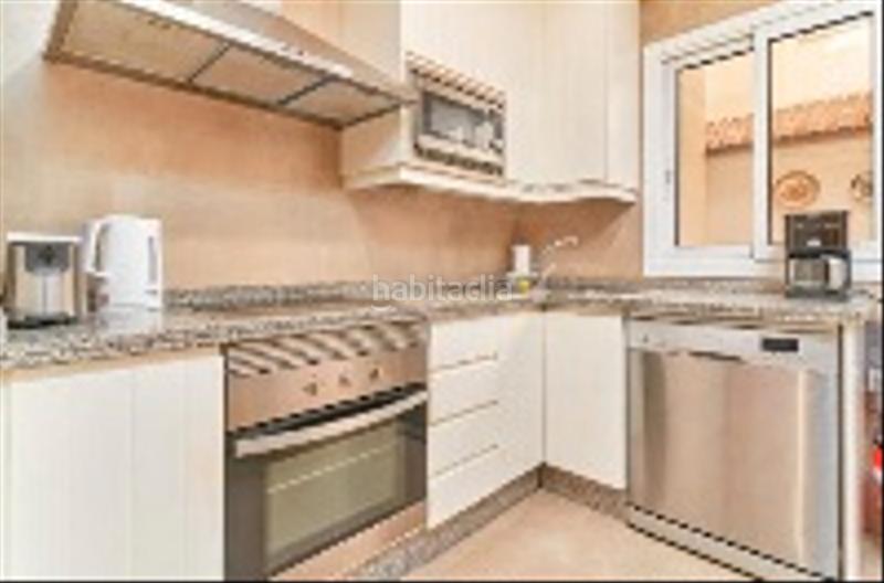 Foto e5ef4977-dd6b-4dfb-9053-bffba5d6ae59. Alquiler piso en plaza de españa 8 piso de alquiler con 3 dormitorios, garaje y trastero en Nerja