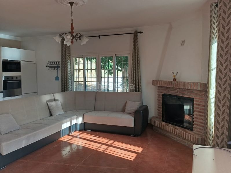 Foto e2cd7d23-8470-41f5-b035-aa72346bceff. Casa a calle copérnico 2 a Avda Pescia - Ctra de Frigiliana Nerja