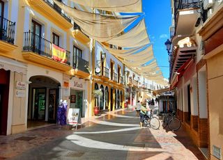 Miete Geschäftsraum in Calle pintada 58. Local de alquiler en nerja calle pintada ( mejor calle de nerja