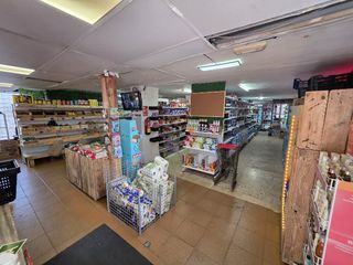 Locale commerciale in Calle castilla pérez 26. Local en venta nerja 109 m2 esquina con 15 m2 de fachada zona co