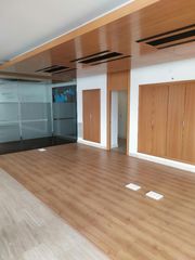 Rent Business premise in Calle el chaparil 5. Local de alquiler en nerja en esquina con 230 m2 reformado.