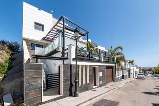 Alquiler Chalet  Calle de la exótica 450. Local de alquiler en nerja en esquina con 230 m2 reformado.