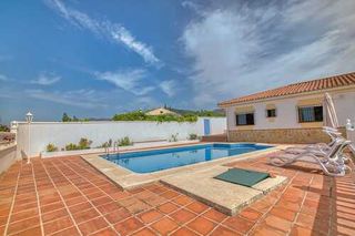 Chalet  Calle las monjas 70. Casa de campo pero en el pueblo periana con 4 dormitorios, pisci