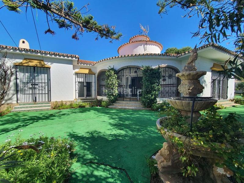 Foto 24877870-c58d-4a70-b56f-848ec3d0bafe. Chalet  en venta costa con 4 dormitorios 2 linea de playa en Torrox