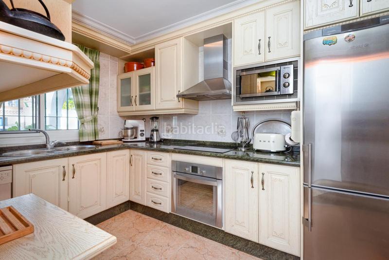 Foto 08d69325-2432-4d6c-b185-787363559457. Casa a schiera con camino riscaldamento parcheggio piscina in Nerja