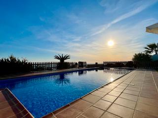 Xalet  N/a. Chalet en venta algarrobo con 3 dormitorios, piscina y vistas al