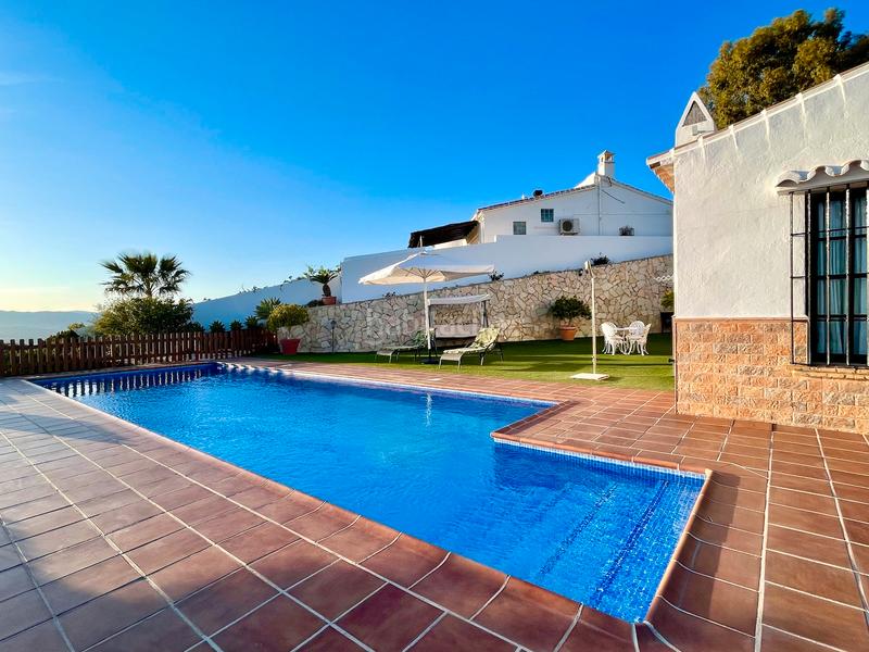 Foto 395720a6-8292-434a-818f-a22534b07fa0. Chalet con camino riscaldamento parcheggio piscina in Algarrobo