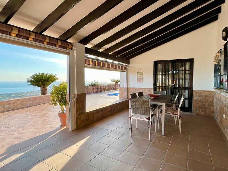 Foto 94244943-e3d9-4e93-af73-4d7c85a64aa3. Chalet con camino riscaldamento parcheggio piscina in Algarrobo