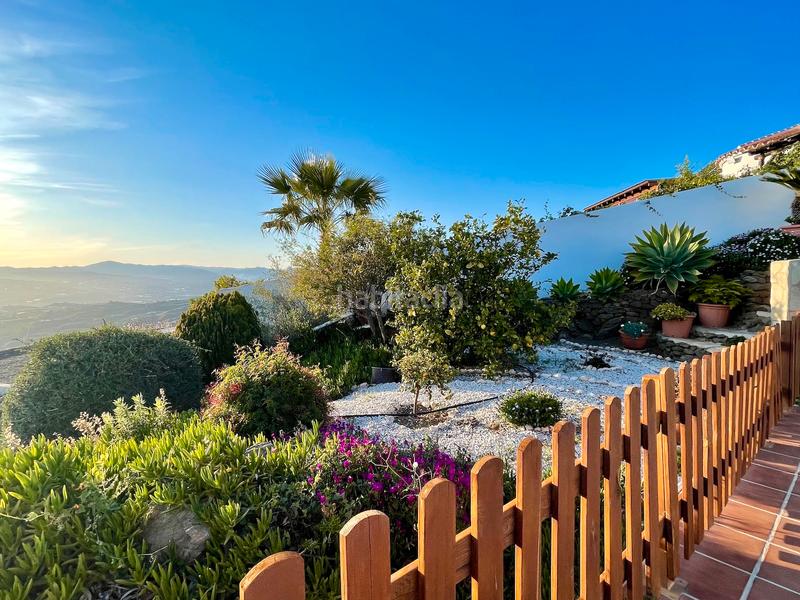 Foto e11a1291-6e16-45b7-8623-a1e68bebf01e. Chalet con camino riscaldamento parcheggio piscina in Algarrobo